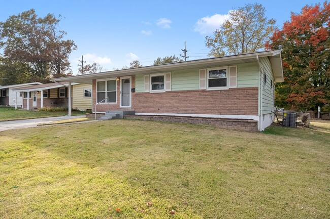 Building Photo - 3 bed 1 bath Corner Lot Single-Family Home...