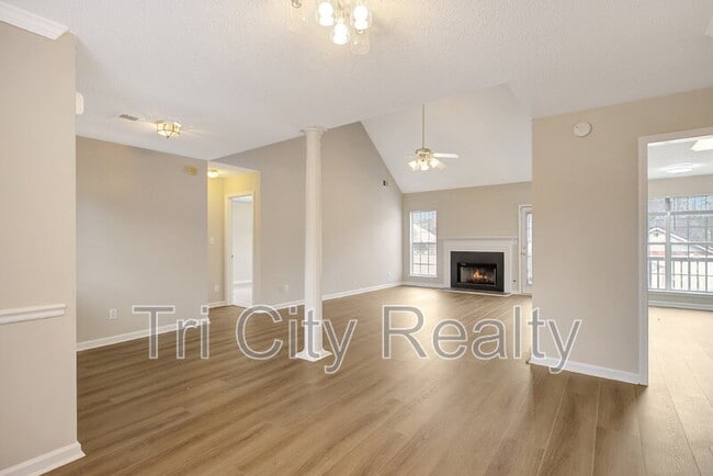 Building Photo - 110 York Ln