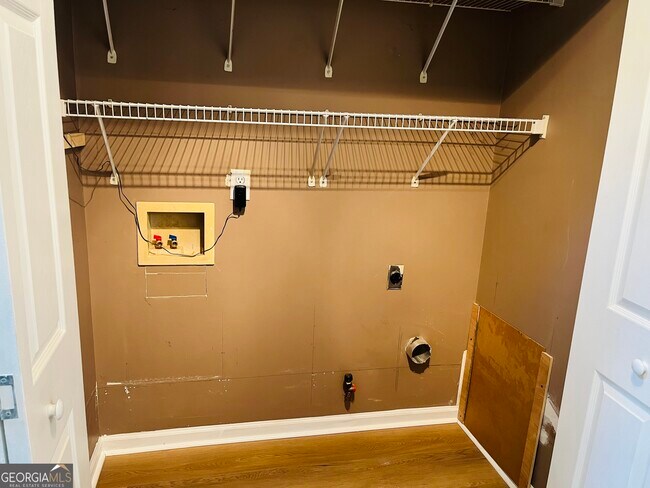 Building Photo - 165 River Park Dr