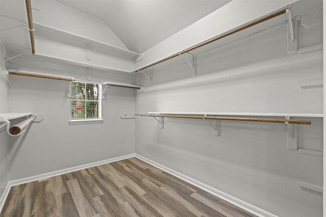 Building Photo - 14810 Cantwell Bend