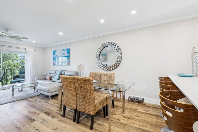 Building Photo - 200 E Royal Palm Rd