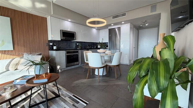 Building Photo - 92 SW 3rd St