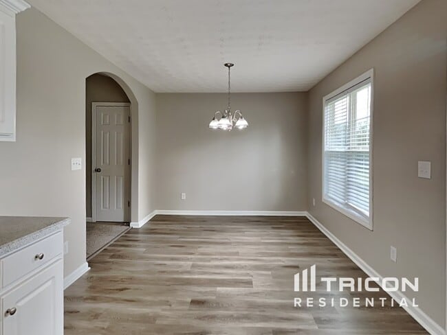 Building Photo - 347 Royal Oaks Dr