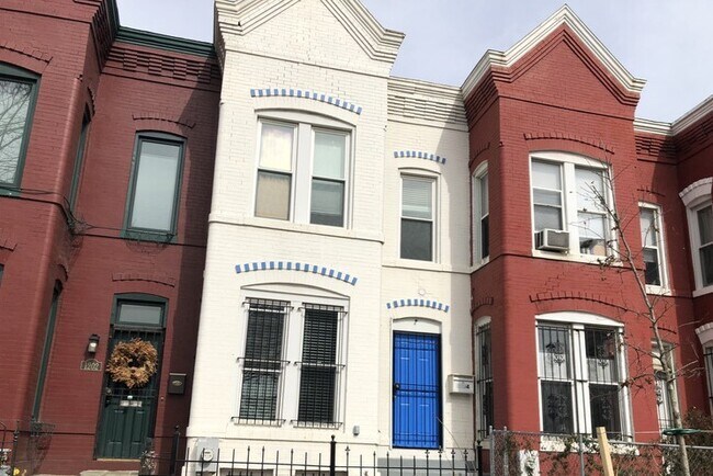 Huge 5 bedroom row house in DC with 2 kitchen - 1204 Florida Ave NE