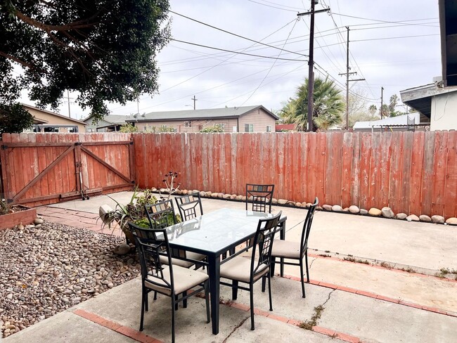Building Photo - Mid Century Bungalow in prime Clairemont location!