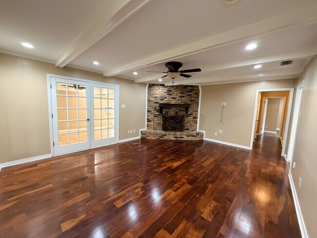 Building Photo - 1017 Westbury Dr