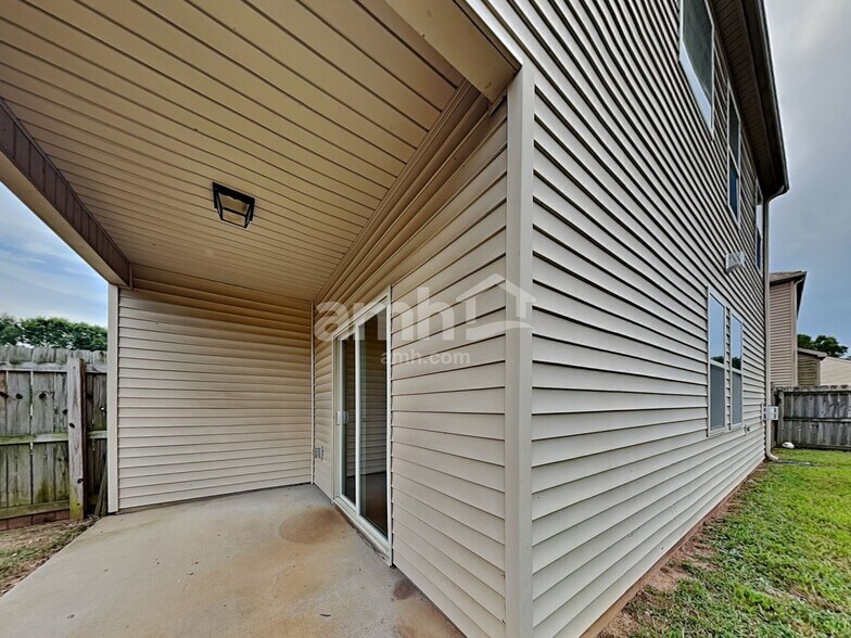 Building Photo - 102 Shefleys Rd