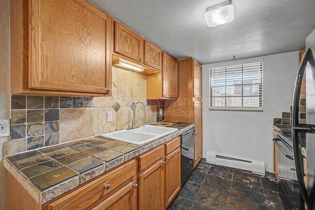 Building Photo - 1021 Carr St