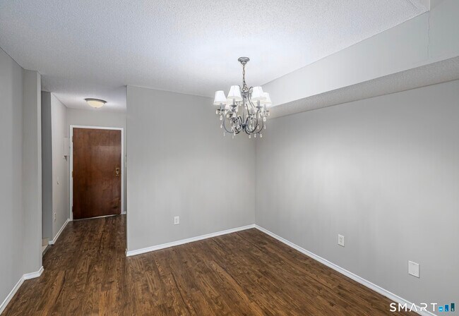 Building Photo - 25 Stanley St