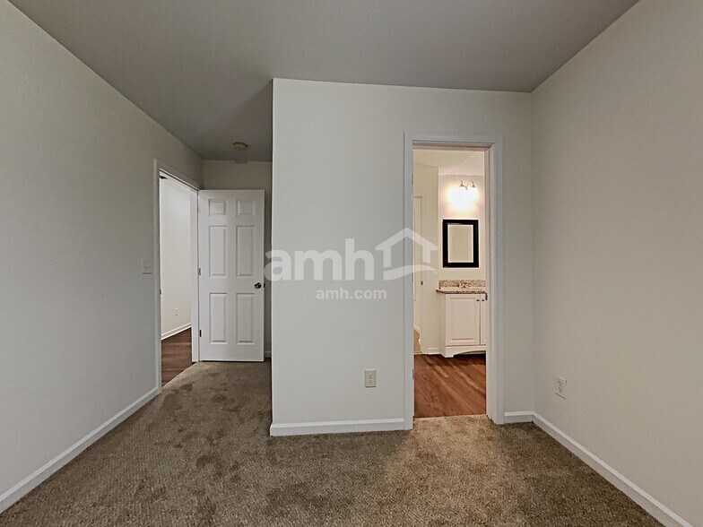 Building Photo - 149 Sawhorse Dr