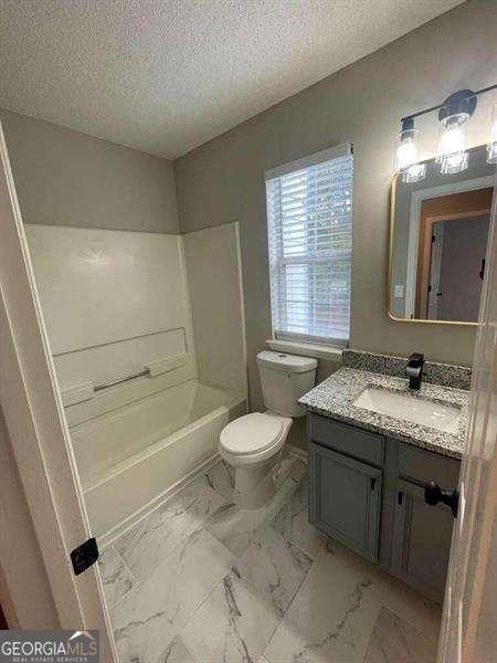 Building Photo - 2200 Burdett Ridge Dr