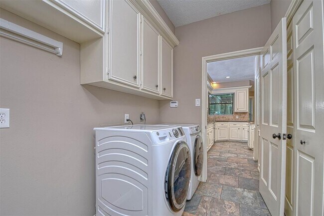 Building Photo - 41 Sweetleaf Ct