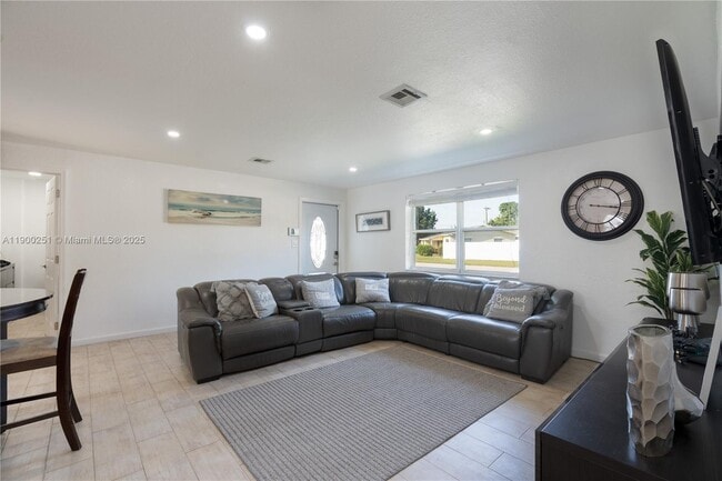 Building Photo - 6390 Plunkett St