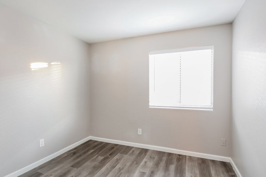 Building Photo - 21632 N 33rd Ave