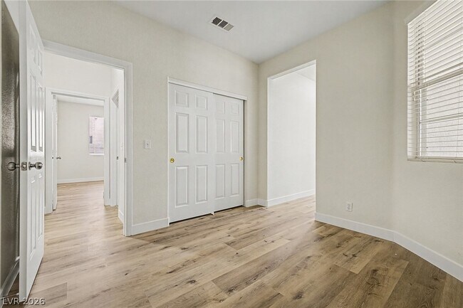 Building Photo - 571 Kavanagh Pl