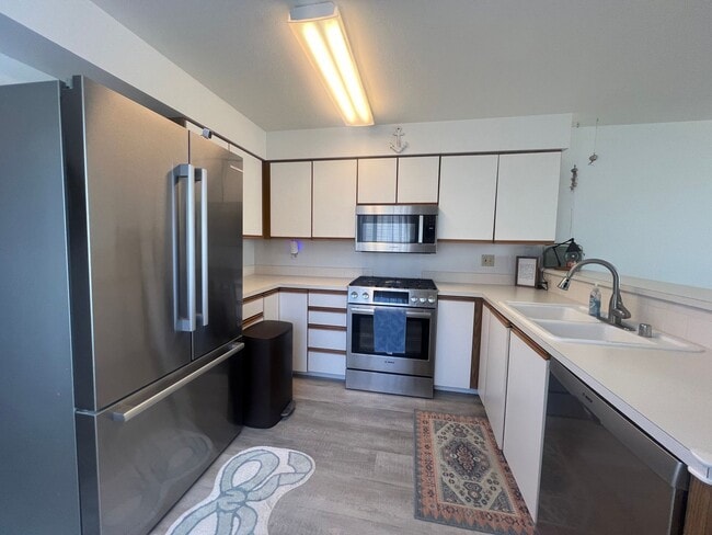Building Photo - 2Bd 2Ba Waterfront Mariners Cove Condo in ...