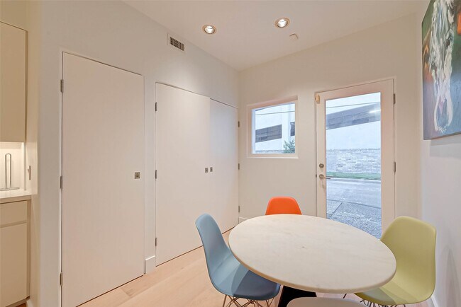 Building Photo - 39 River Hollow Ln