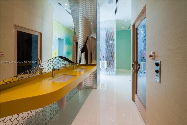 Building Photo - 501 NE 31st St