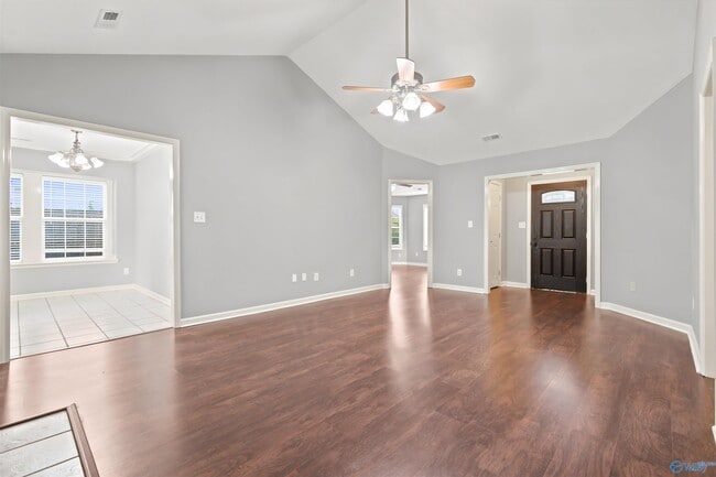 Building Photo - 2524 Clovis Rd SW
