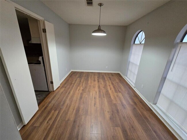 Building Photo - Charming 3-Bed, 2-Bath Townhouse in the Heart of Montgomery