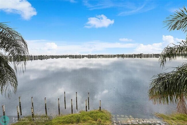 Building Photo - 105 Lake Emerald Dr