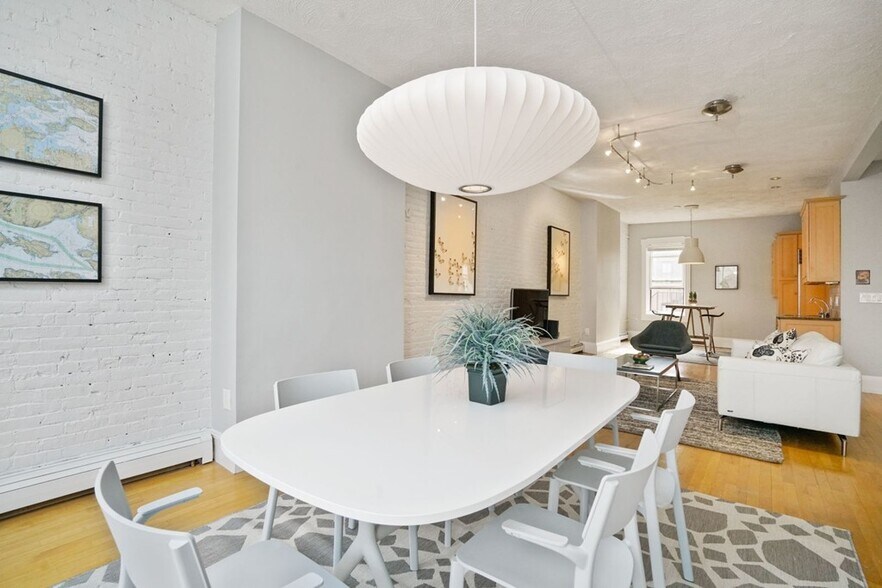 Building Photo - 74 W Rutland Sq