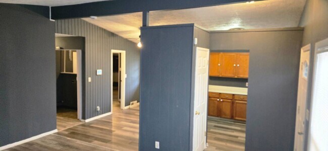 Building Photo - Charming 3-Bedroom Property in Prime Location ( SECTION 8 VOUCHER ACCEPTED )