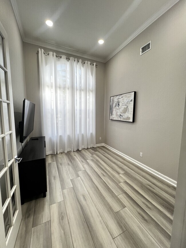 Building Photo - 14120 Reflection Lakes Dr