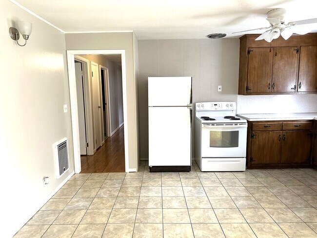 Building Photo - IMMACULATE ONE LEVEL HOME AVAILABLE IN SUR...