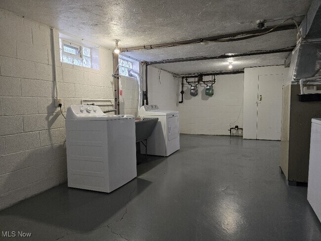 Building Photo - 2314 Westmoor Rd