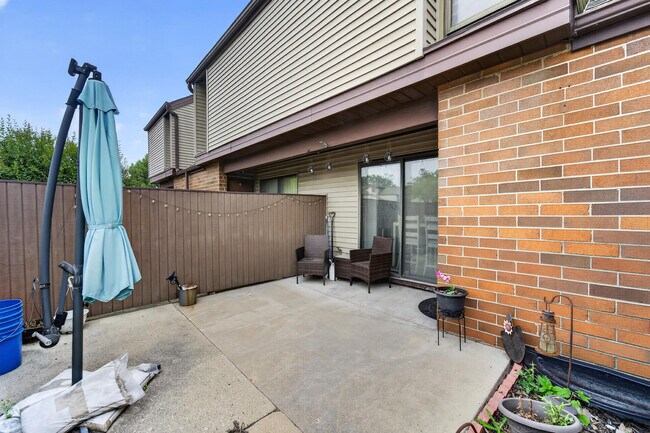 Building Photo - 1421 W Edgerton Ave