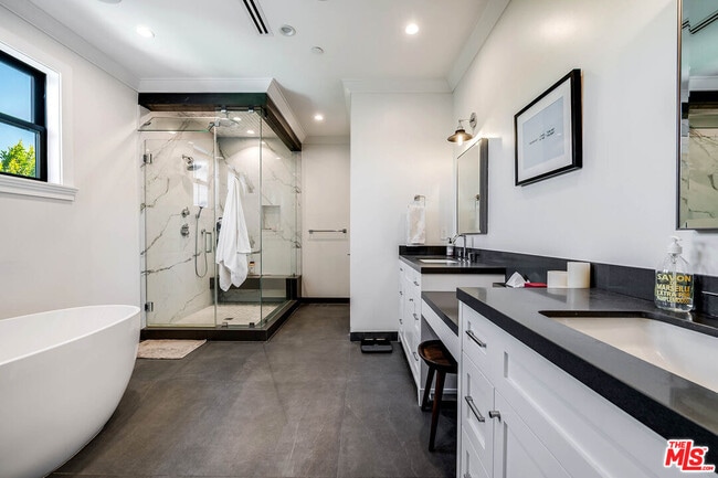 Building Photo - 4268 Colbath Ave