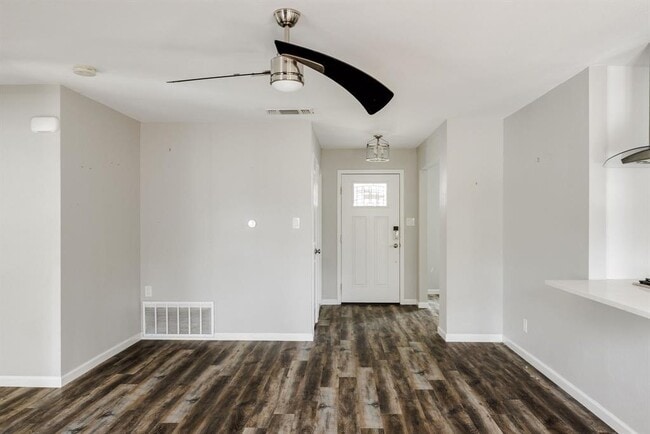 Building Photo - 6101 London Dr