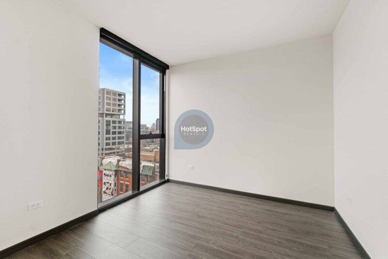 Building Photo - 1350 W Randolph St