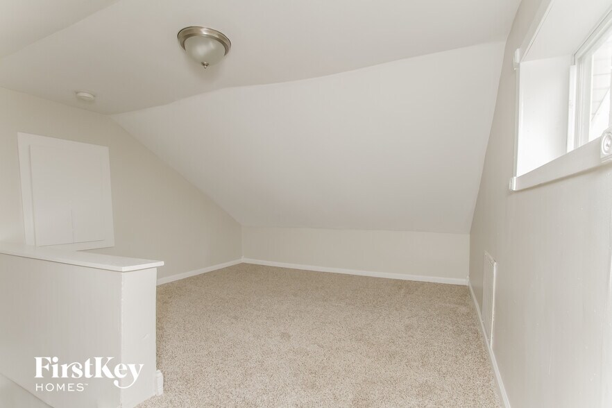 Building Photo - 515 Columbia St