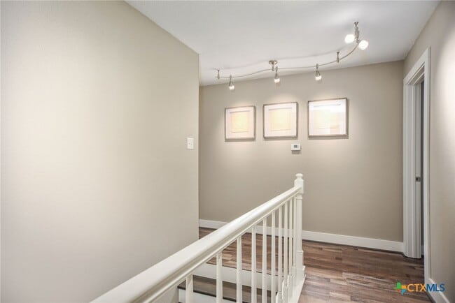 Building Photo - 8 Las Brisas Pl