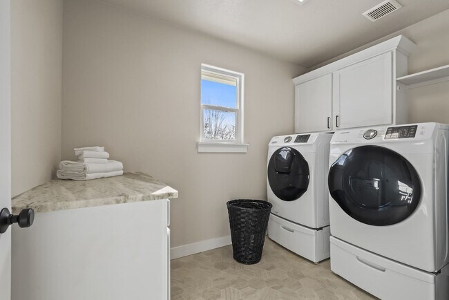Building Photo - 2549 W Tango Creek Dr
