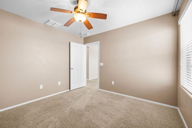 Building Photo - 4 Bedroom Home with Community Pool in Vail...