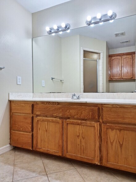 Building Photo - 2118 Aruba Dr