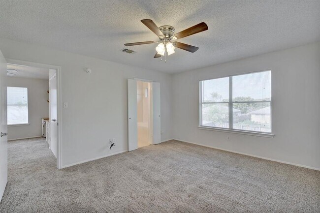 Building Photo - 1609 Lantern Light Dr