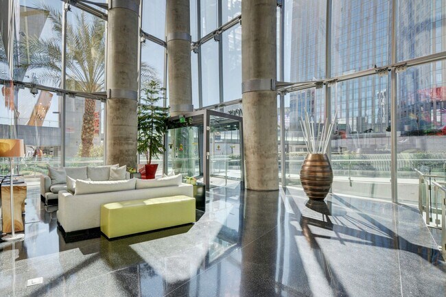 Building Photo - Veer Towers 504W-CityCenter/Aria Fountain ...