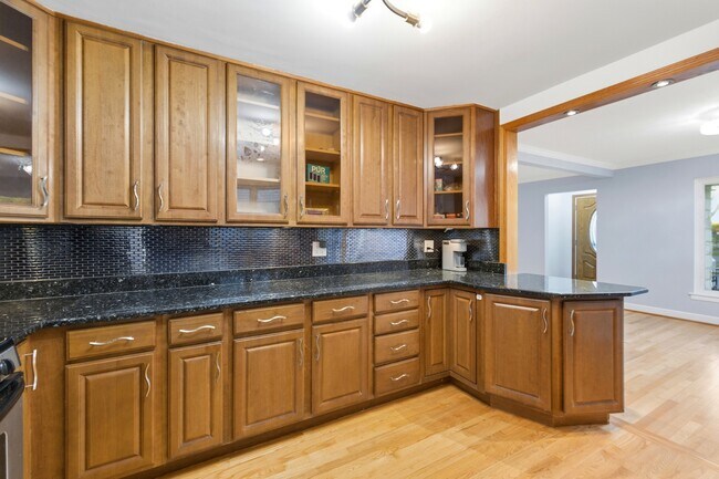 Building Photo - 4656 N Narragansett Ave