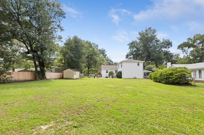 Building Photo - 1126 Pleasant Pines St