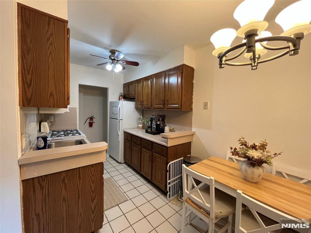 Kitchen - 456 River Rd