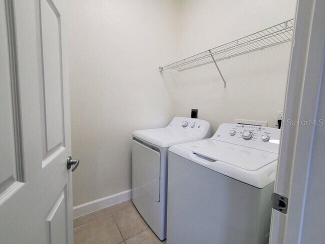 Building Photo - 240 West End Dr