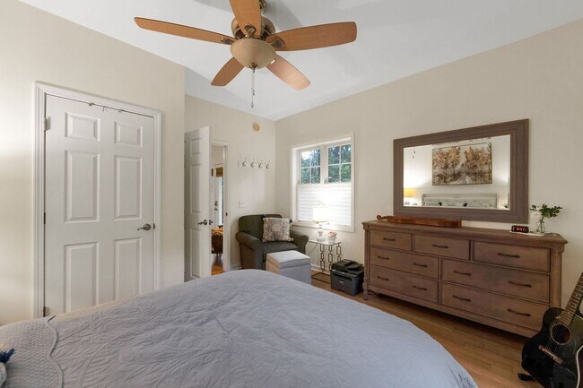 Building Photo - Charming 2BR Condo in Asheville