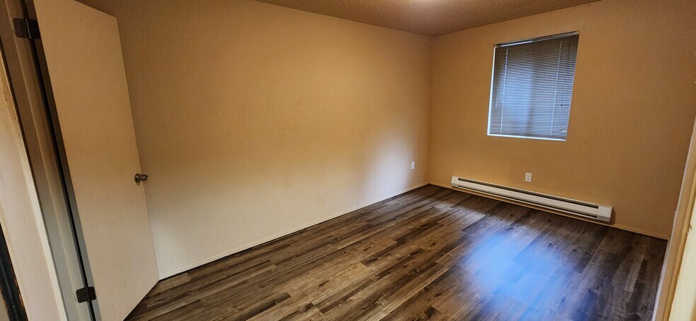 Building Photo - 303 6th Ave