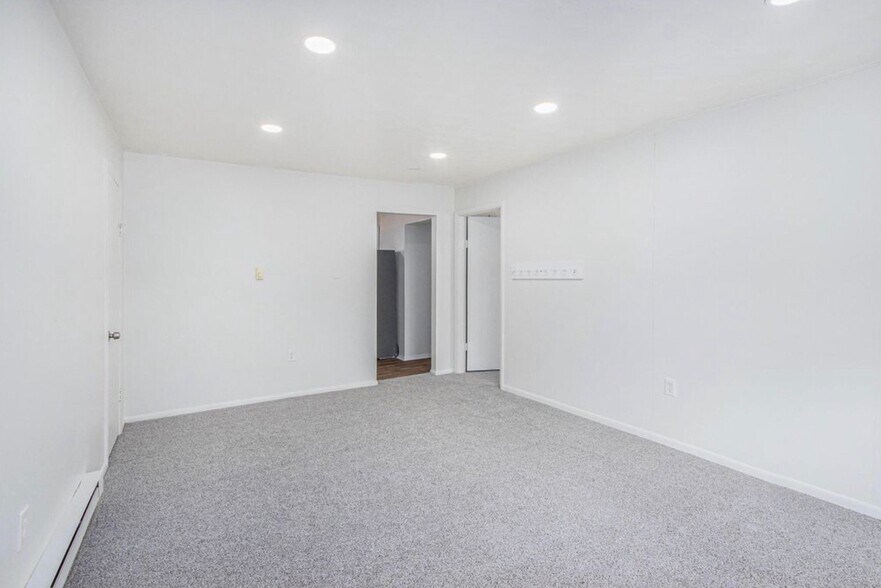 Building Photo - 10477 S Sprinkle Rd