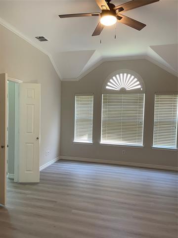 Building Photo - 9517 Thorncliff Dr