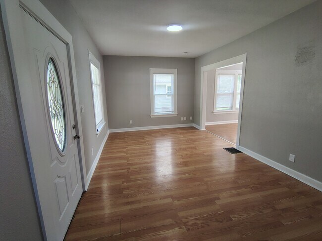 Building Photo - 514 Sheridan St